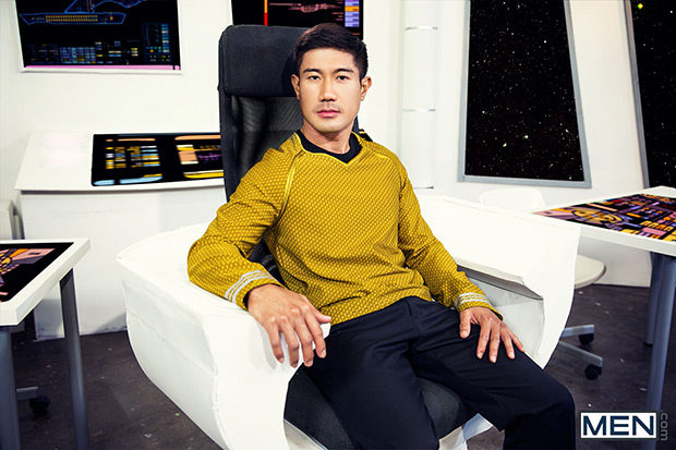 Men.com | Star Trek 3 (Rod Pederson & Henier Lo)