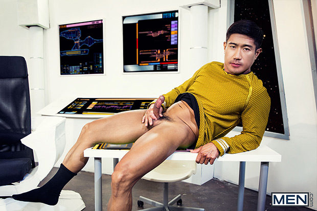 Men.com | Star Trek 3 (Rod Pederson & Henier Lo)